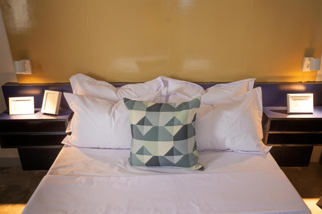 Hive Manila Guesthouse -Netflix,400Mbps Wi-Fi Bacoor Exterior photo